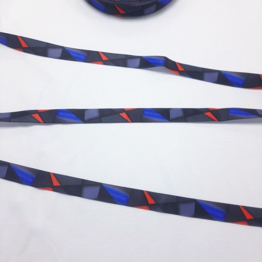 Резинка Декоративная ш. 20 мм. Сине-красная абстракция на сером фото 1