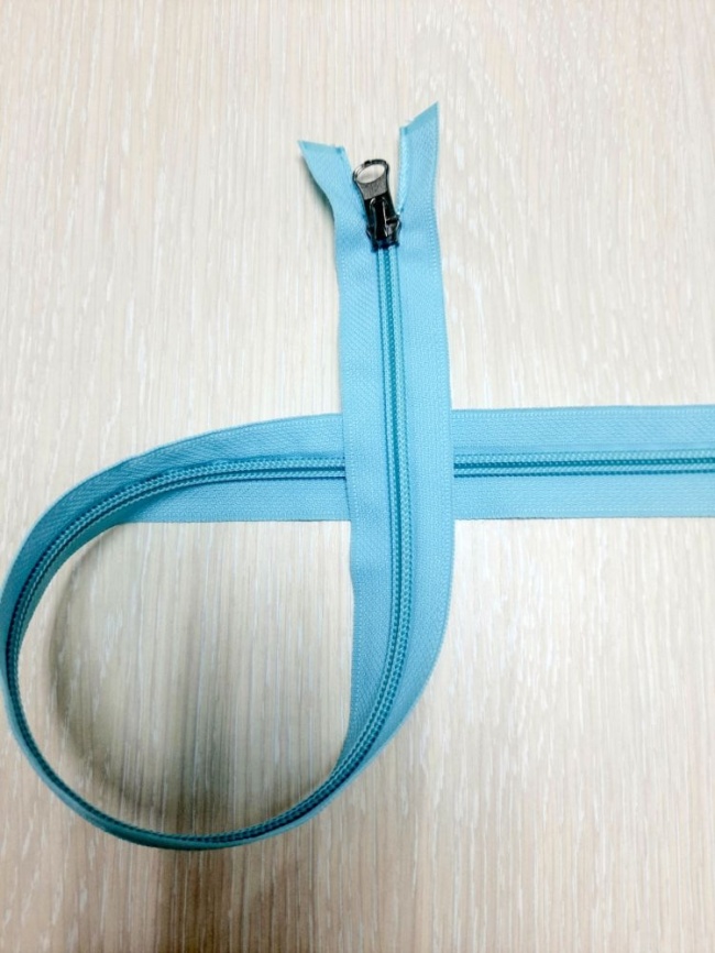 Молния Спиральная Разъемная 50 см. Небесно-голубая фото 1