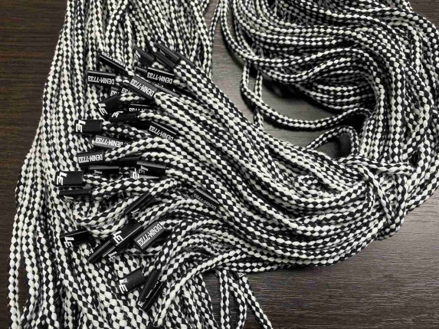 Шнурки круглые 120 см., д. 5 мм., пластиковый наконечник, шахматные чёрно-белые фото 1