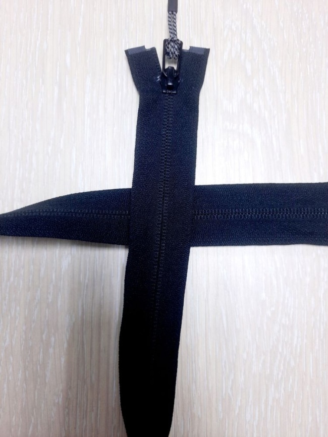 Молния Полупотайная Разъемная 70 см. Чёрная фото 1